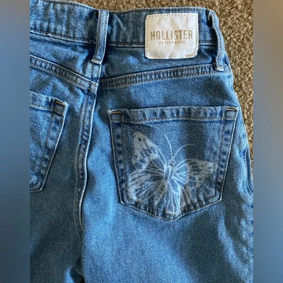 Hollister Ultra High Rise Butterfly Print Baggy Jeans - Picture 7 of 8